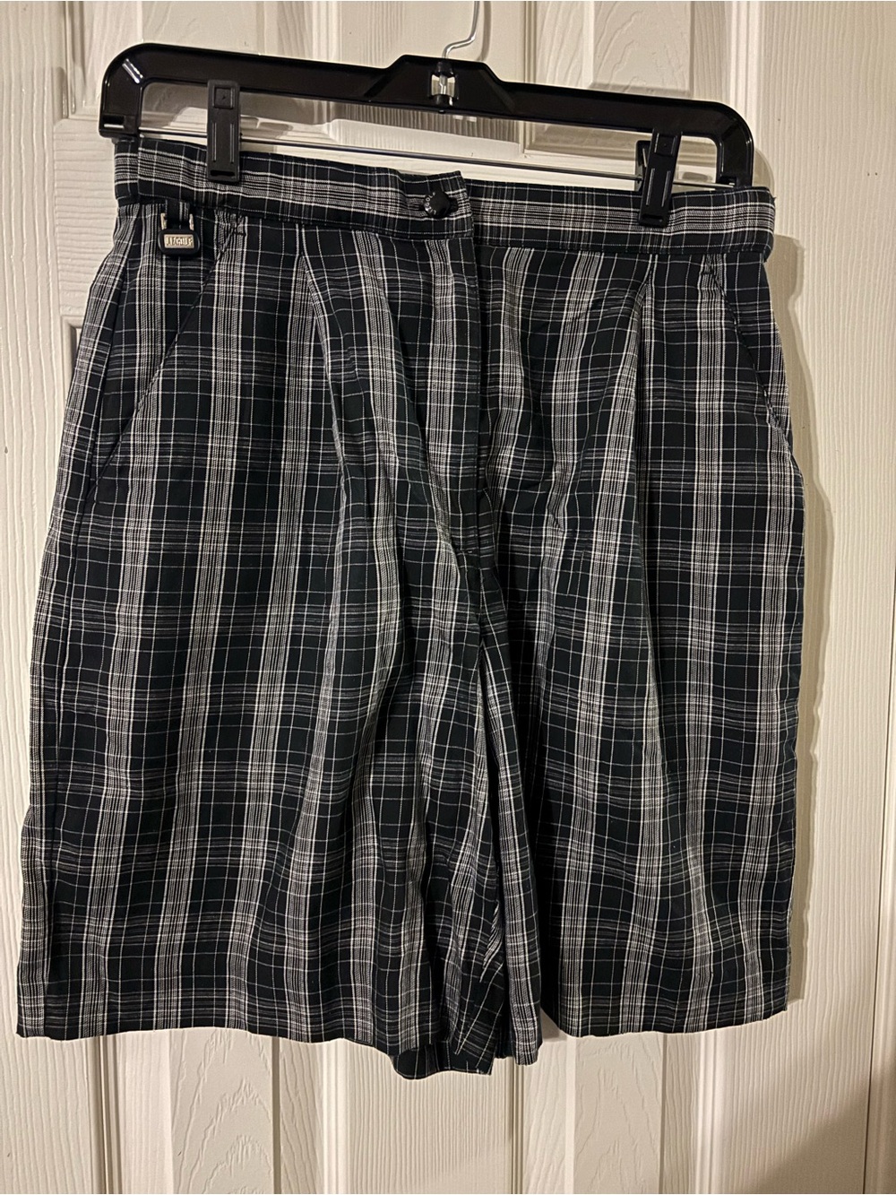 Liz Golf Shorts Preloved Sz 8 Black Plaid 2 side pockets 1 back pocket